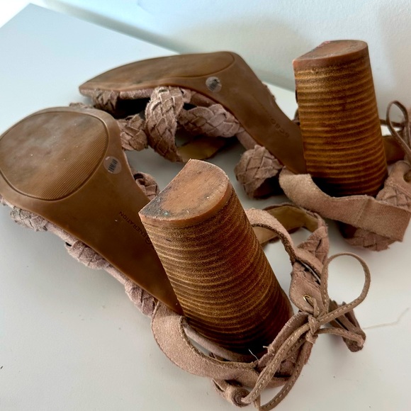 BCBG Strappy Swede Sandal Heels Thick Heel - Picture 6 of 8